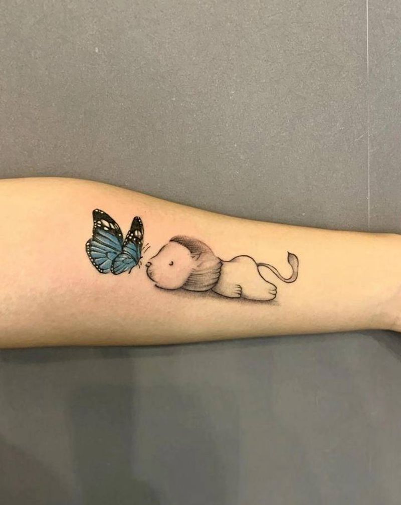 蝴蝶小狮子纹身图片_手臂水彩点刺小清新纹身图案