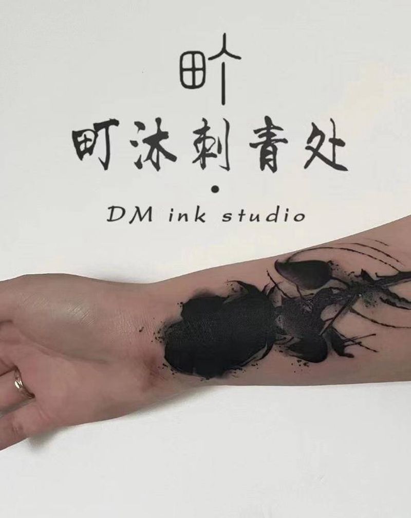 黑色玫瑰遮盖纹身图片_手臂纹身图案