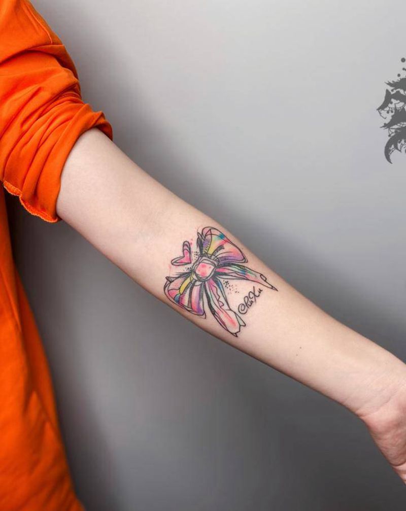 蝴蝶结纹身图片_手臂手部纹身图案