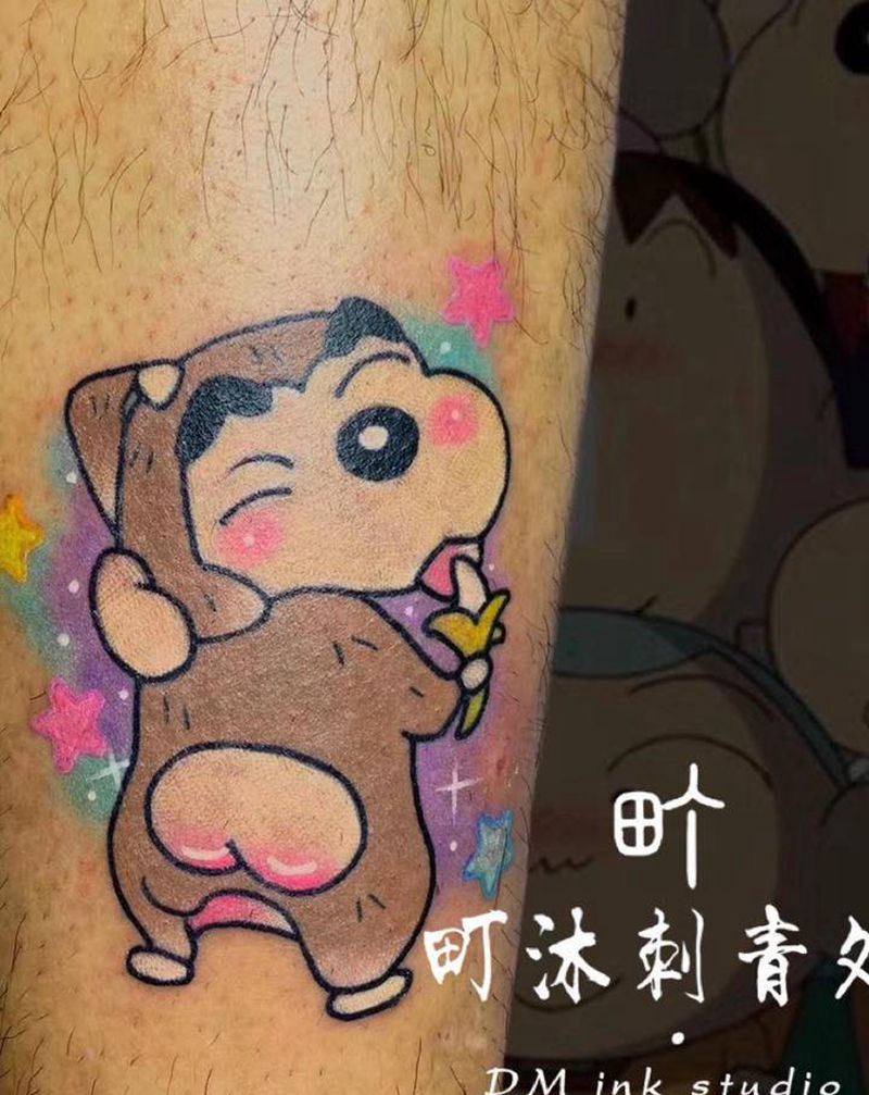粉红屁屁的蜡笔小新纹身图片_腿部小清新纹身图案