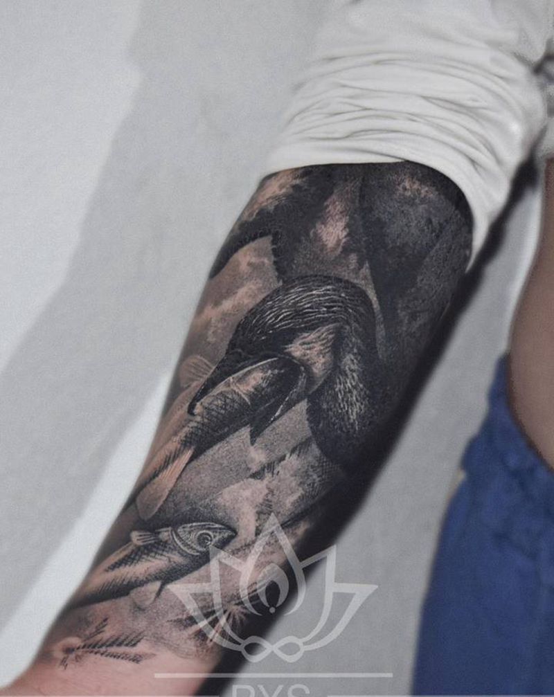 鱼鹰纹身图片_手臂欧美写实写实纹身图案