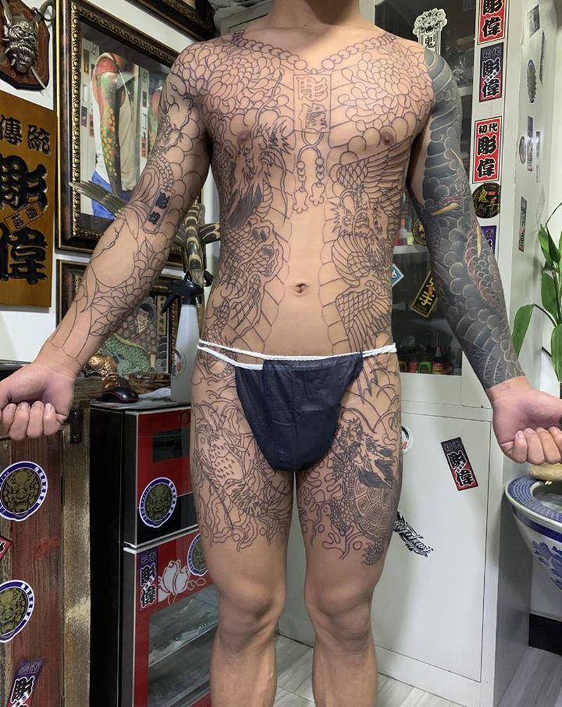 通体初步纹身图片_胸部手臂老传统纹身图案