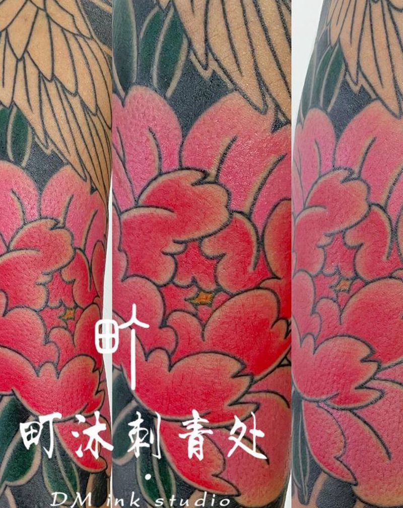 老传统牡丹纹身图片_手臂老传统纹身图案