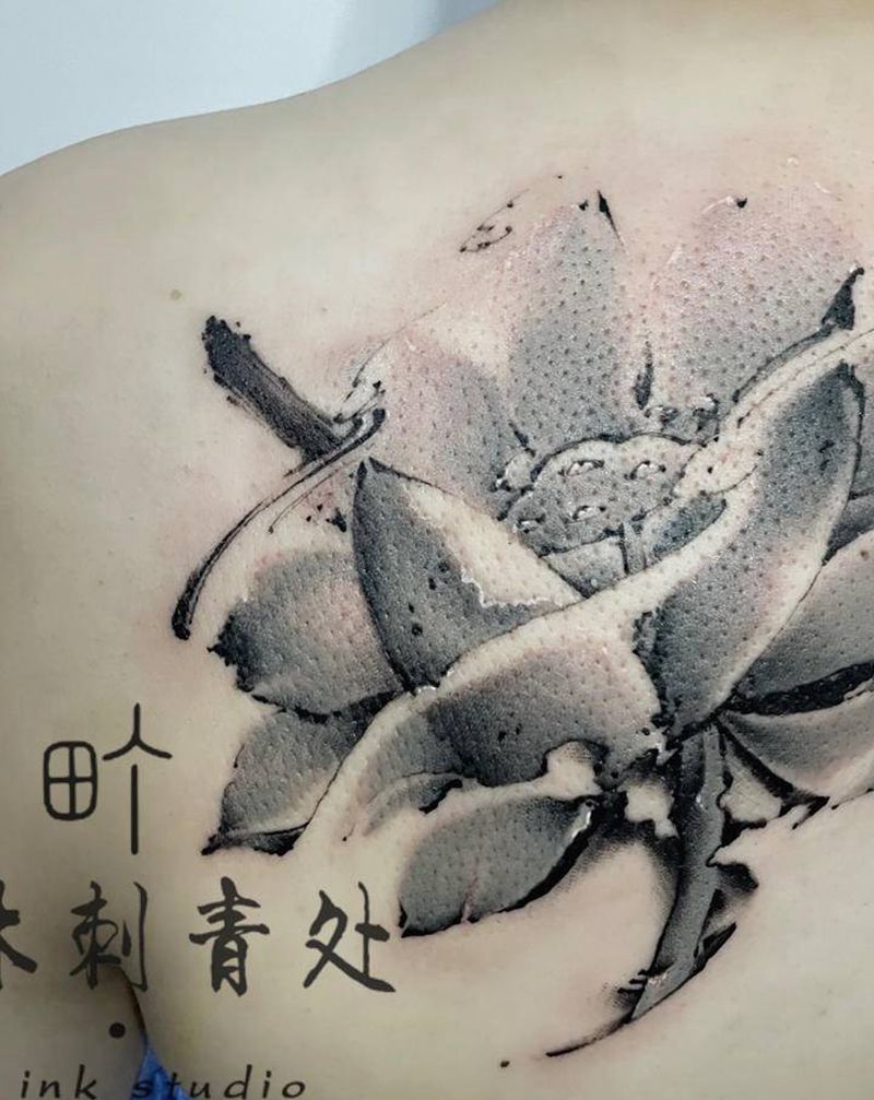 水墨/荷花纹身图片_背部水墨纹身图案
