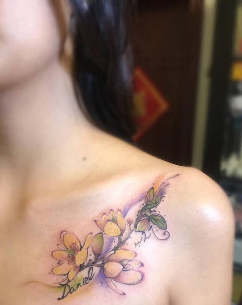 设计花纹身图片_肩部水墨纹身图案