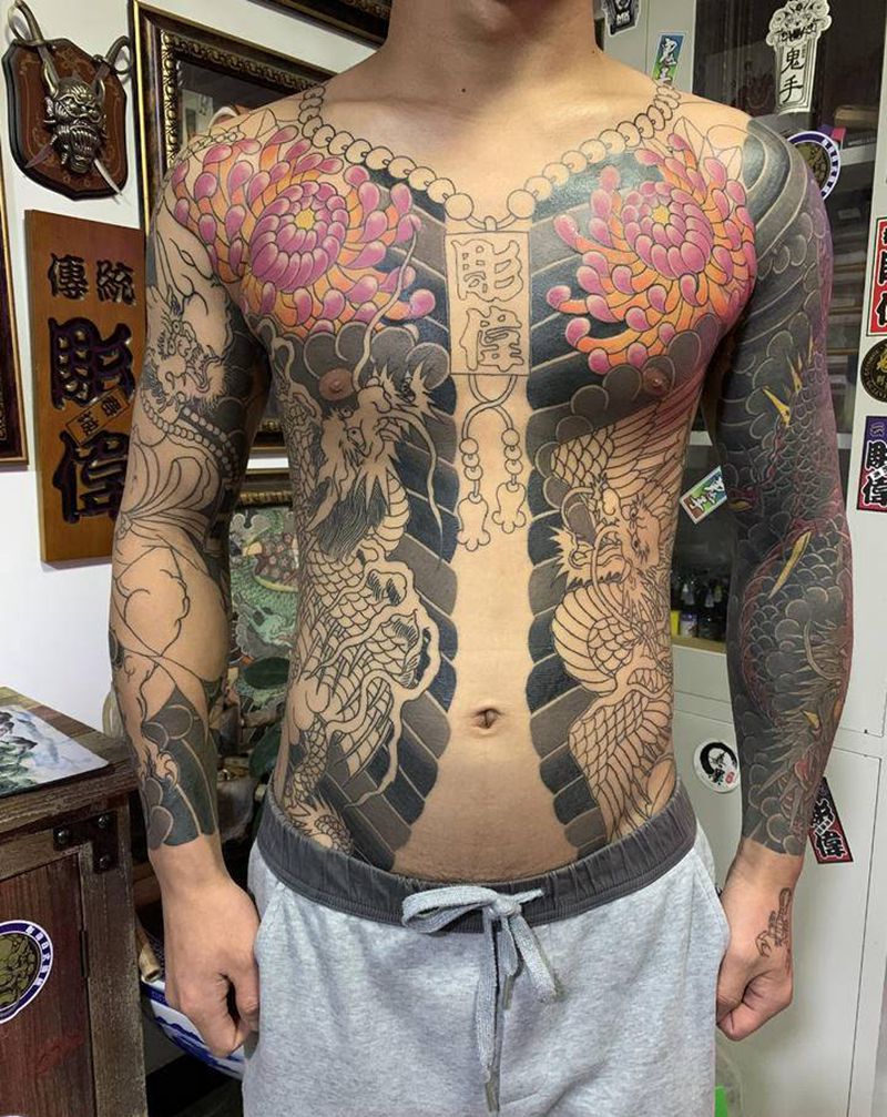 日式老传统通体纹身图片_胸部腹部老传统纹身图案