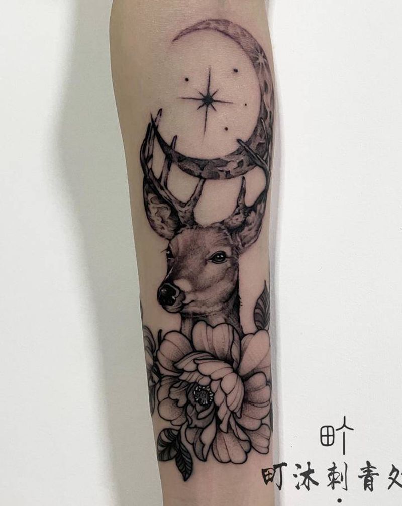 小鹿纹身图片_背部点刺纹身图案