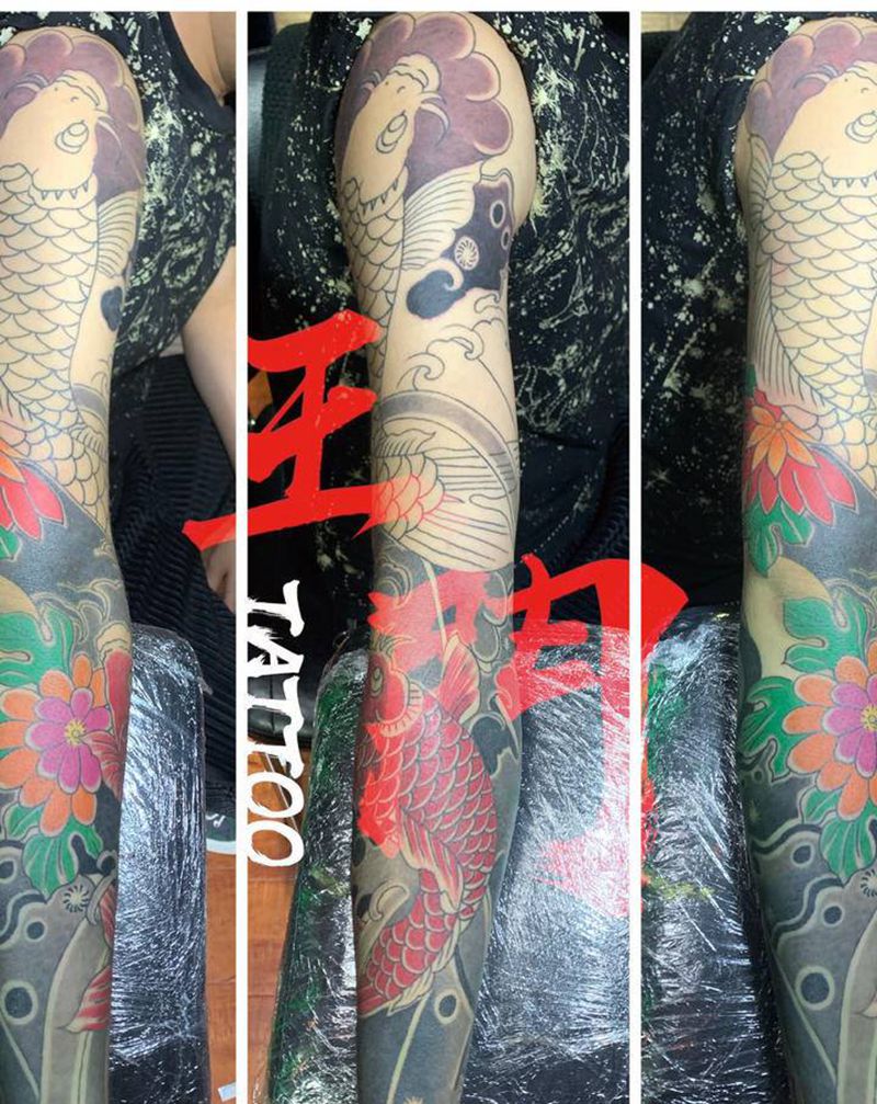 老传统花臂纹身图片_手臂老传统鱼纹身图案