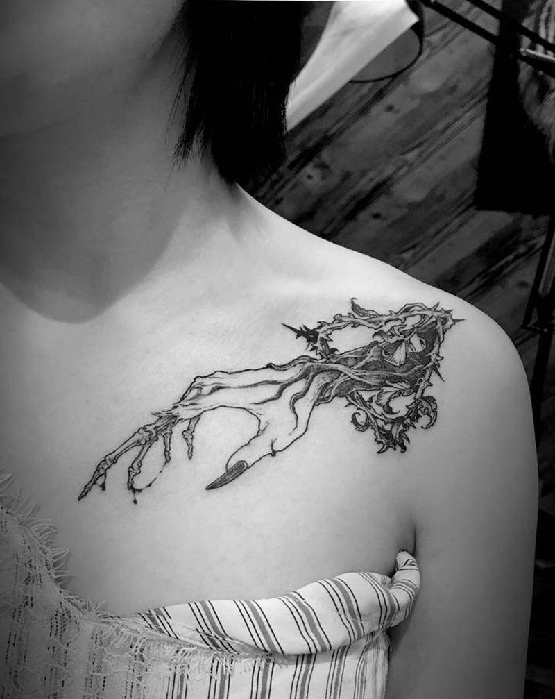 骨手纹身图片_肩部几何暗黑纹身图案