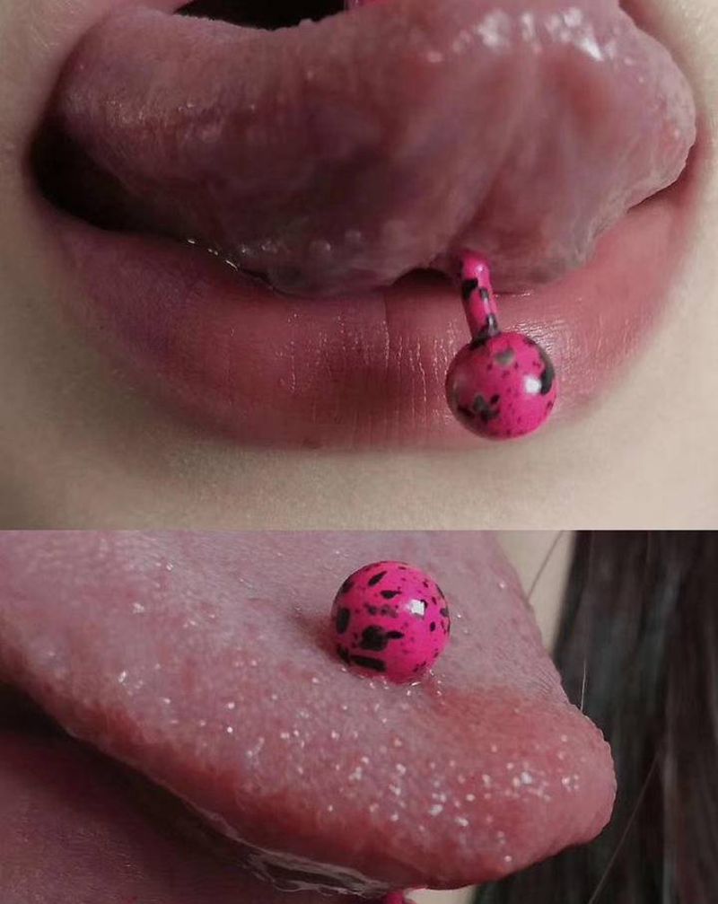 14G进口舌钉漩涡喷漆纹身图片_舌钉穿孔穿刺纹身图案