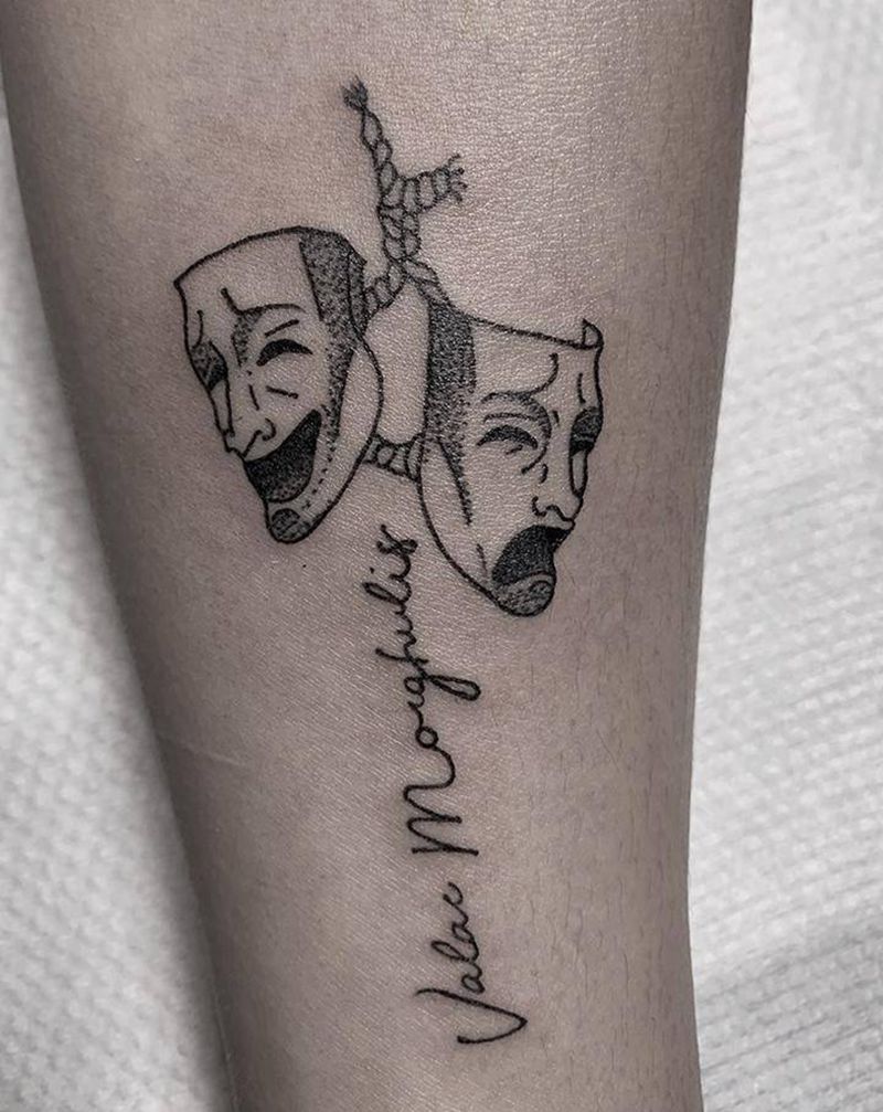 小丑面具+英文纹身图片_手臂点刺纹身图案