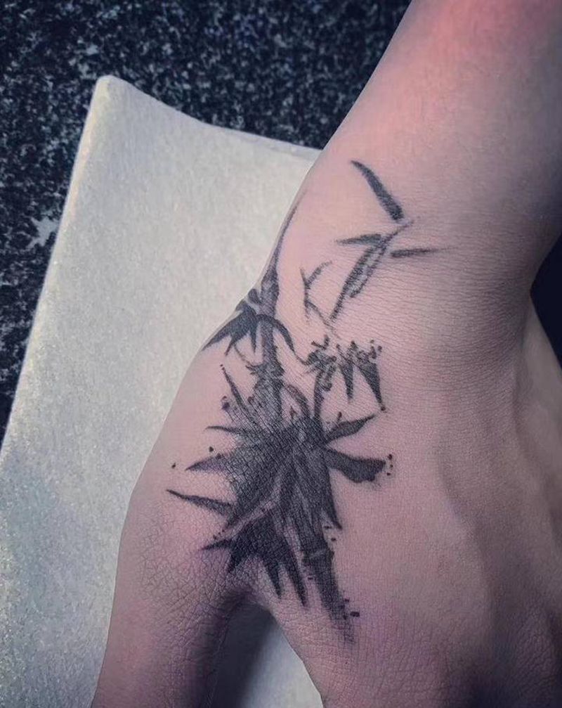 虎口蝎子遮盖纹身图片_手部水墨纹身图案