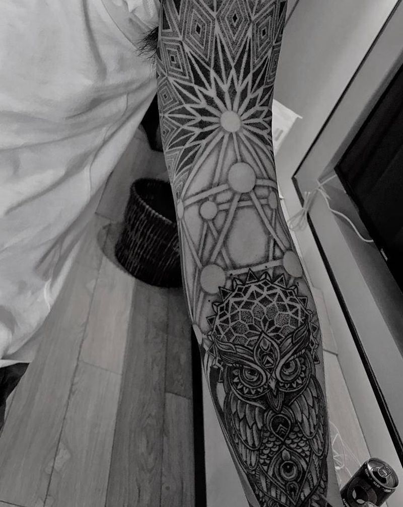 几何花臂纹身图片_手臂点刺几何设计花臂纹身图案