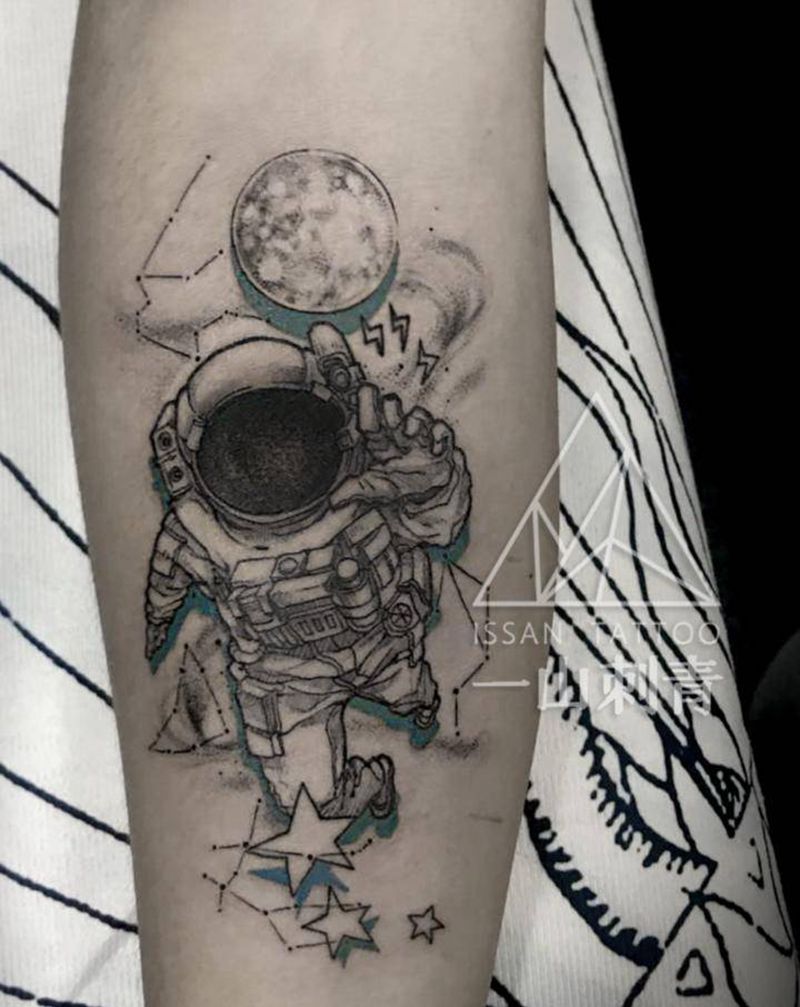 宇航员纹身图片_手臂手部点刺宇航员星座纹身图案