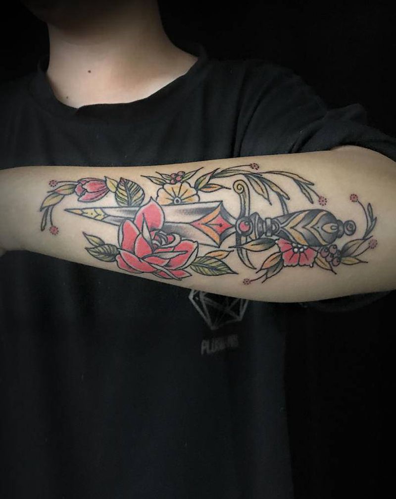 old school dagg纹身图片_手臂手部Old School匕首oldschool纹身图案