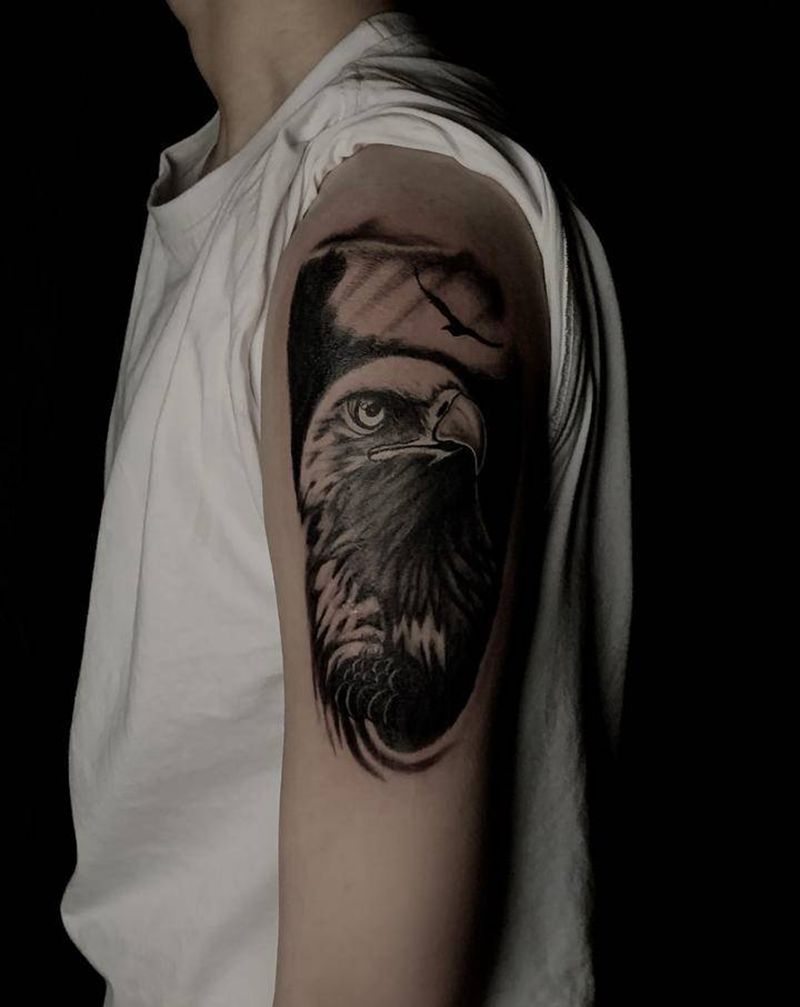 写实鹰纹身图片_手臂欧美写实纹身图案