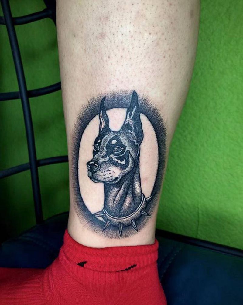 杜宾纹身图片_脚部点刺欧美写实纹身图案