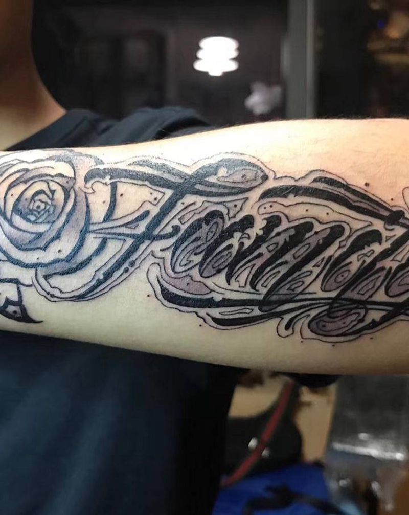 字体纹身图片_手臂花体字纹身图案