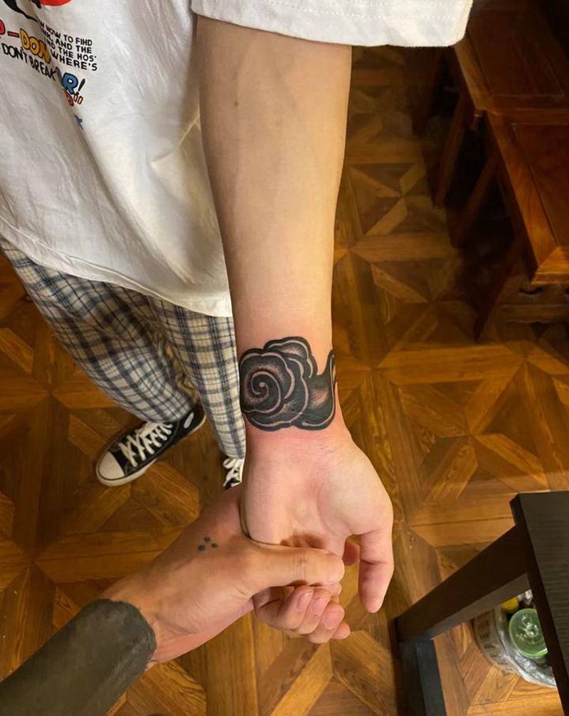 疤痕遮盖纹身图片_手部老传统纹身图案