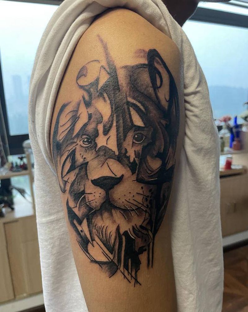 狮子纹身图片_手臂点刺New School纹身图案