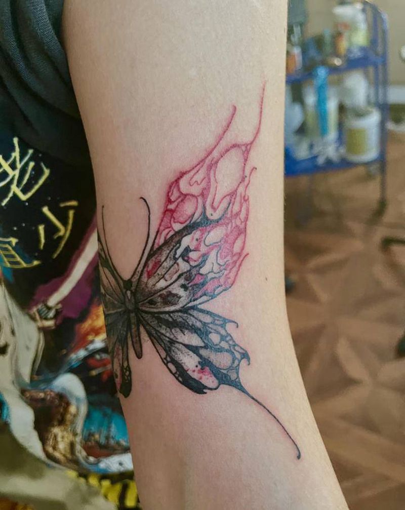 线条蝴蝶纹身图片_点刺几何纹身图案