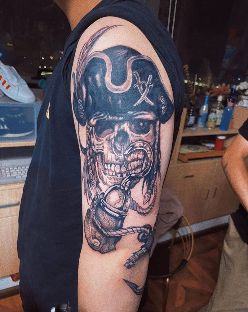 海盗纹身图片_手臂点刺黑灰纹身图案