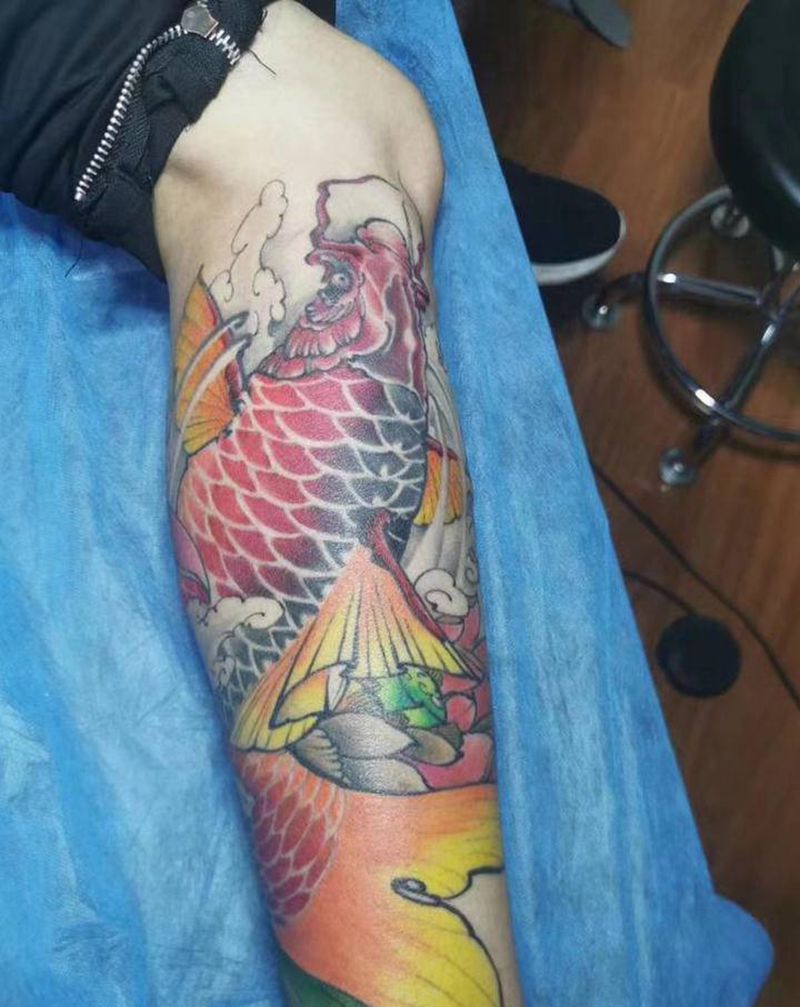 鲤鱼纹身图片_新传统纹身图案