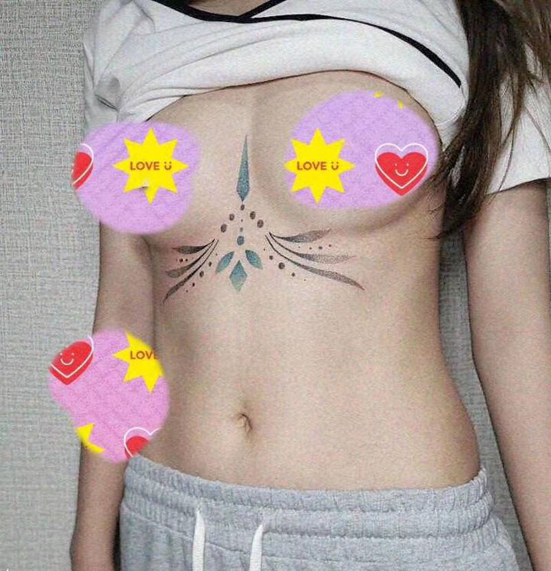 下花胸纹身图片_点刺几何纹身图案