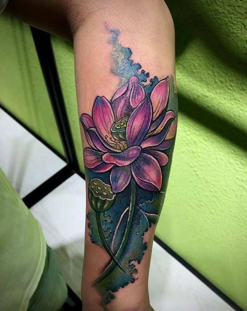 荷花遮盖纹身图片_手臂手部水墨水彩莲纹身图案