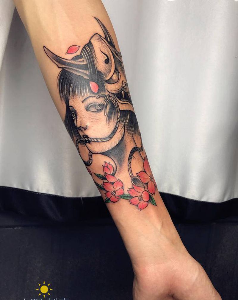 般若小妞纹身图片_手部纹身图案