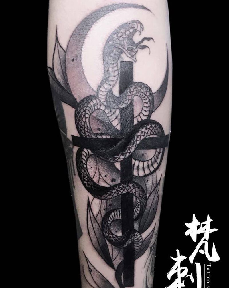十字架蛇遮盖心电图纹身图片_手臂纹身图案