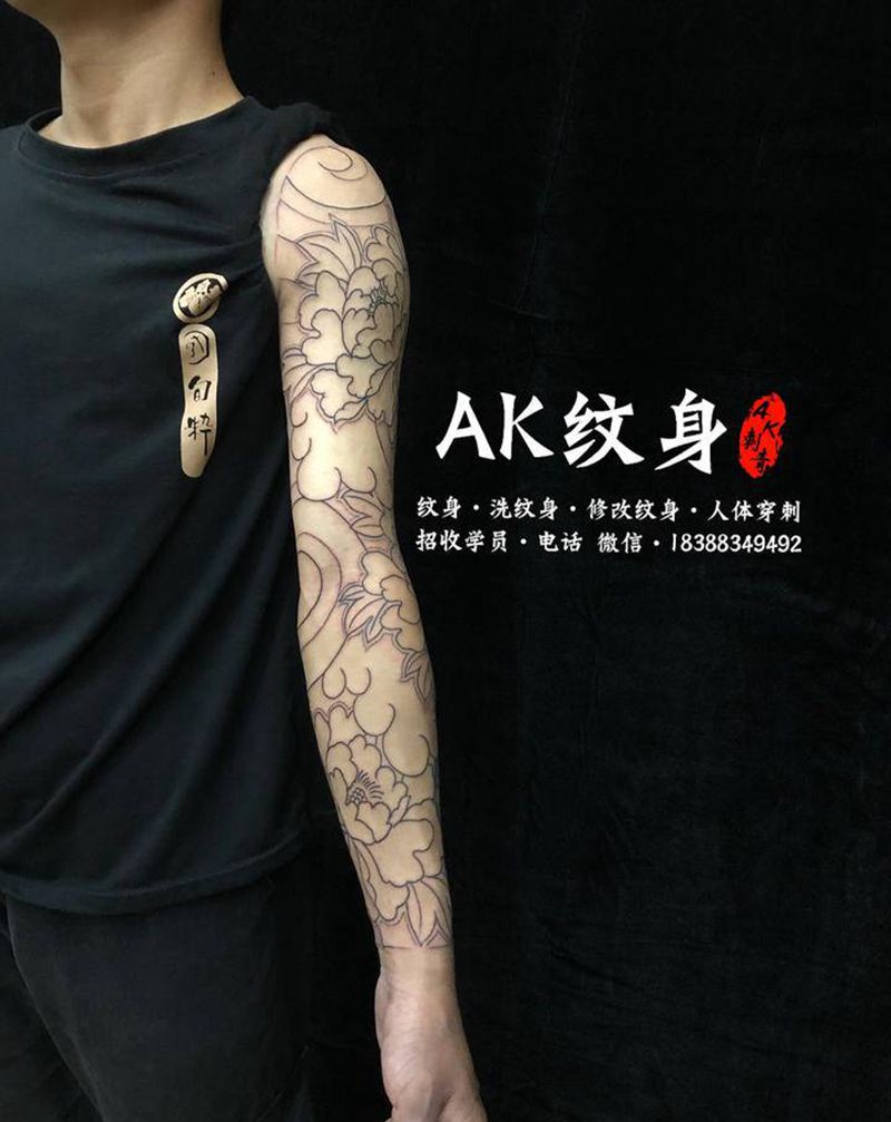 花臂线条初步完成纹身图片_手臂老传统纹身图案