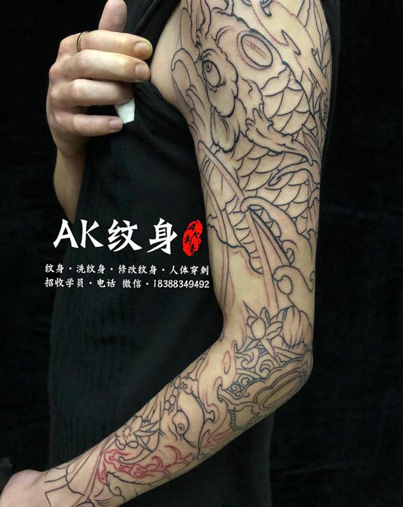 鲤鱼象神招财花臂线条纹身图片_手臂新传统老传统纹身图案