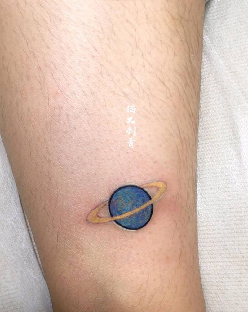 星球纹身图片_脚部纹身图案