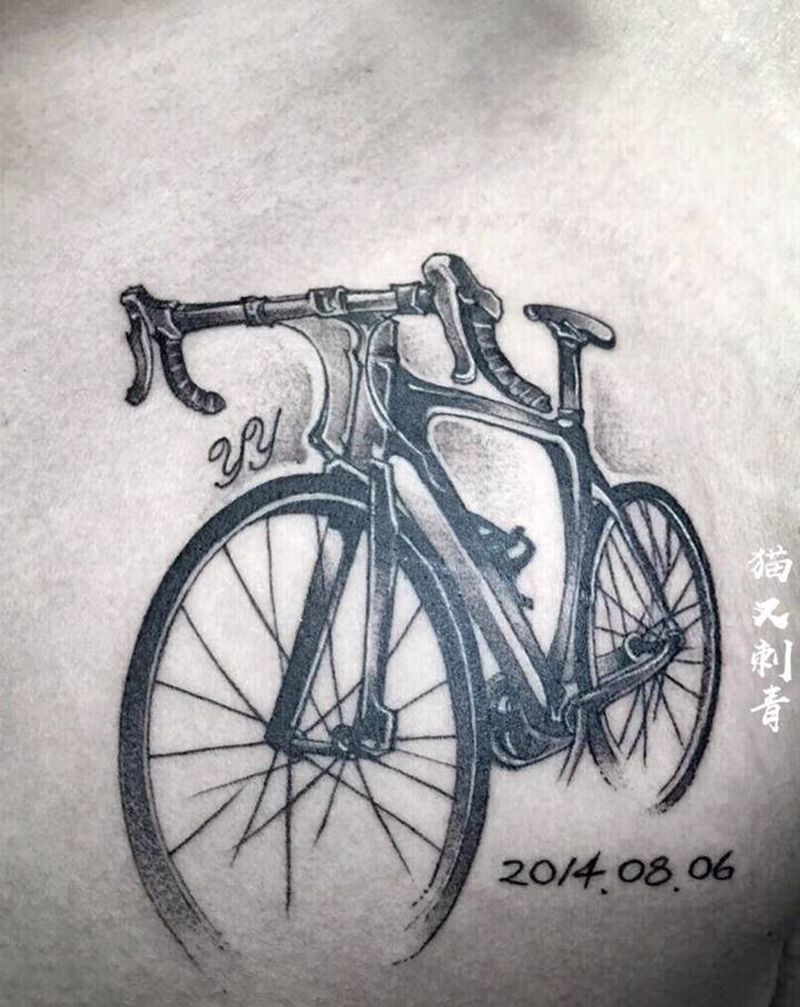 公路车～纹身图片_胸部点刺纹身图案