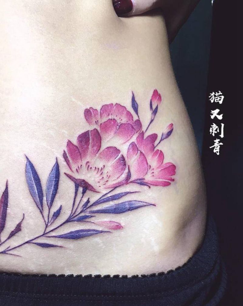 好疼好疼位置纹身图片_腹部纹身图案