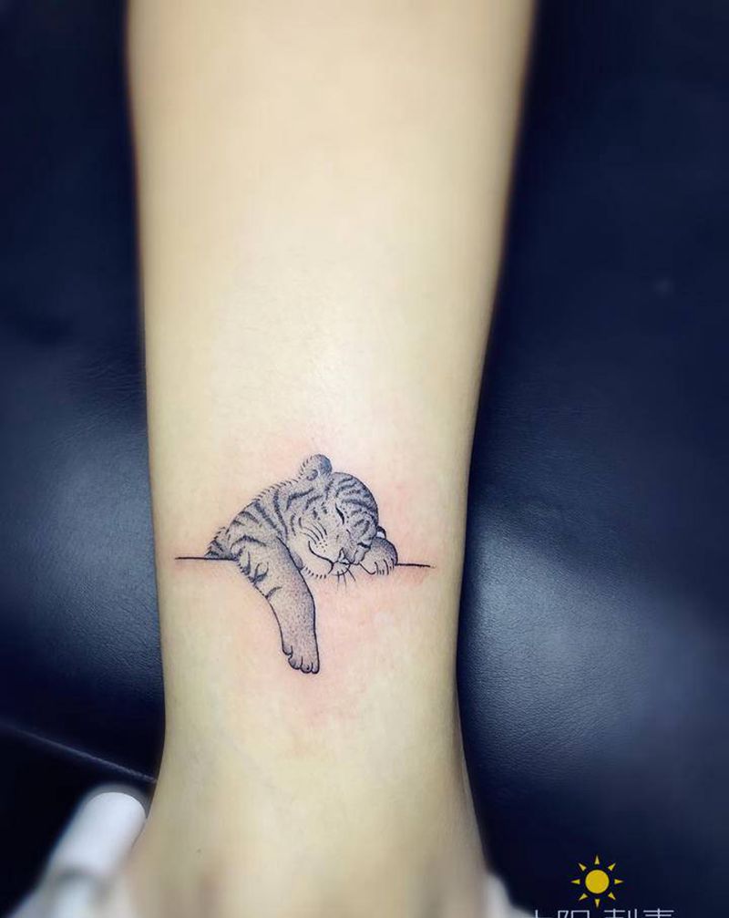 小老虎纹身图片_点刺纹身图案