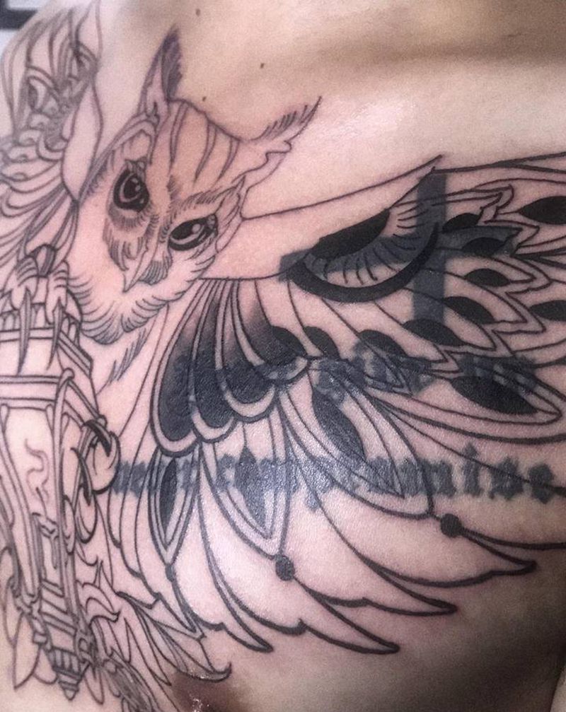猫头鹰遮盖纹身图片_胸部纹身图案
