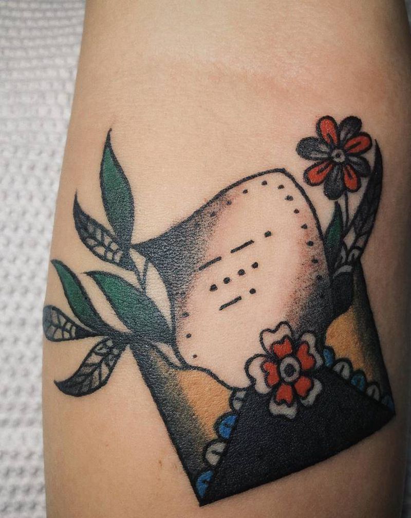 密信纹身图片_手部手臂Old School信封纹身图案