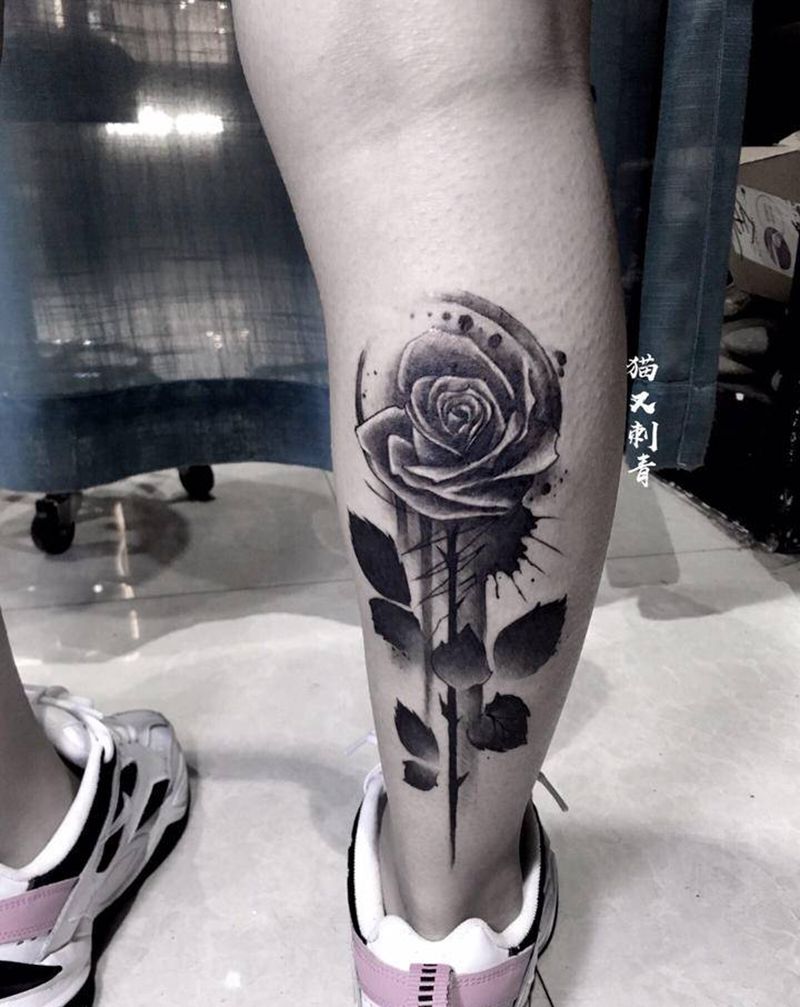 玫瑰纹身图片_腿部纹身图案