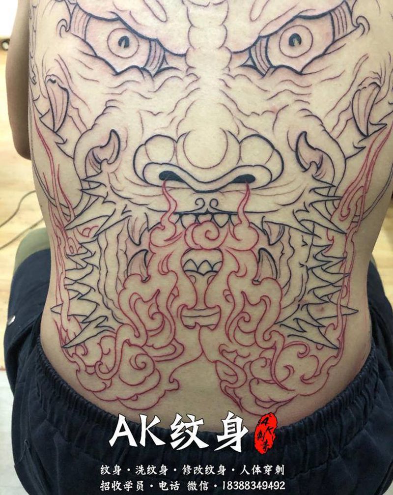 满背龙线条纹身图片_背部新传统老传统纹身图案