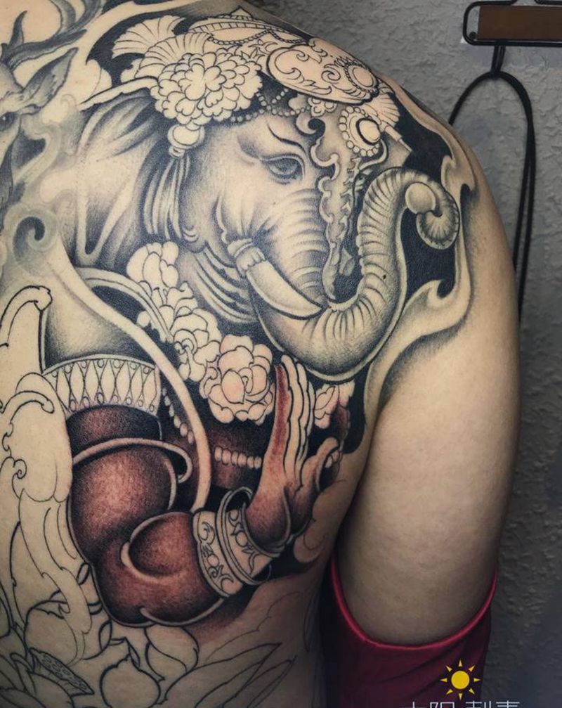 象神纹身图片_背部纹身图案