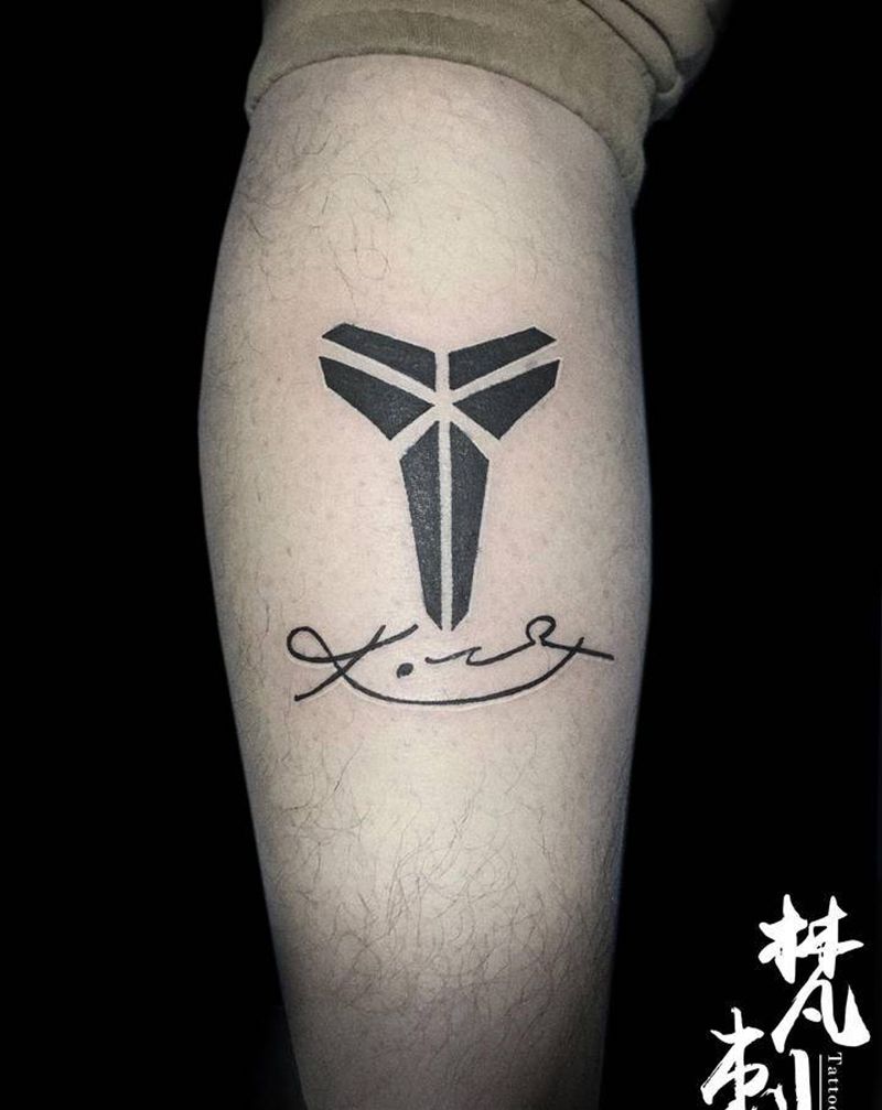 黑曼巴纹身图片_腿部纹身图案