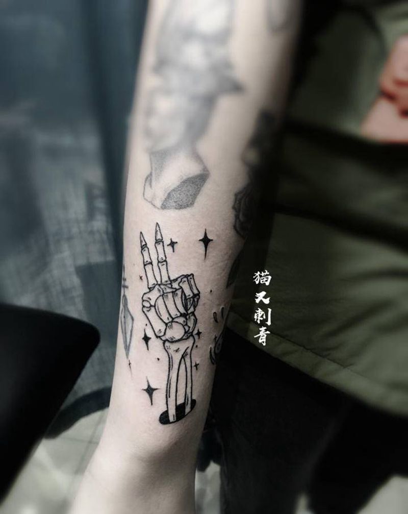 填空纹身图片_手臂点刺纹身图案