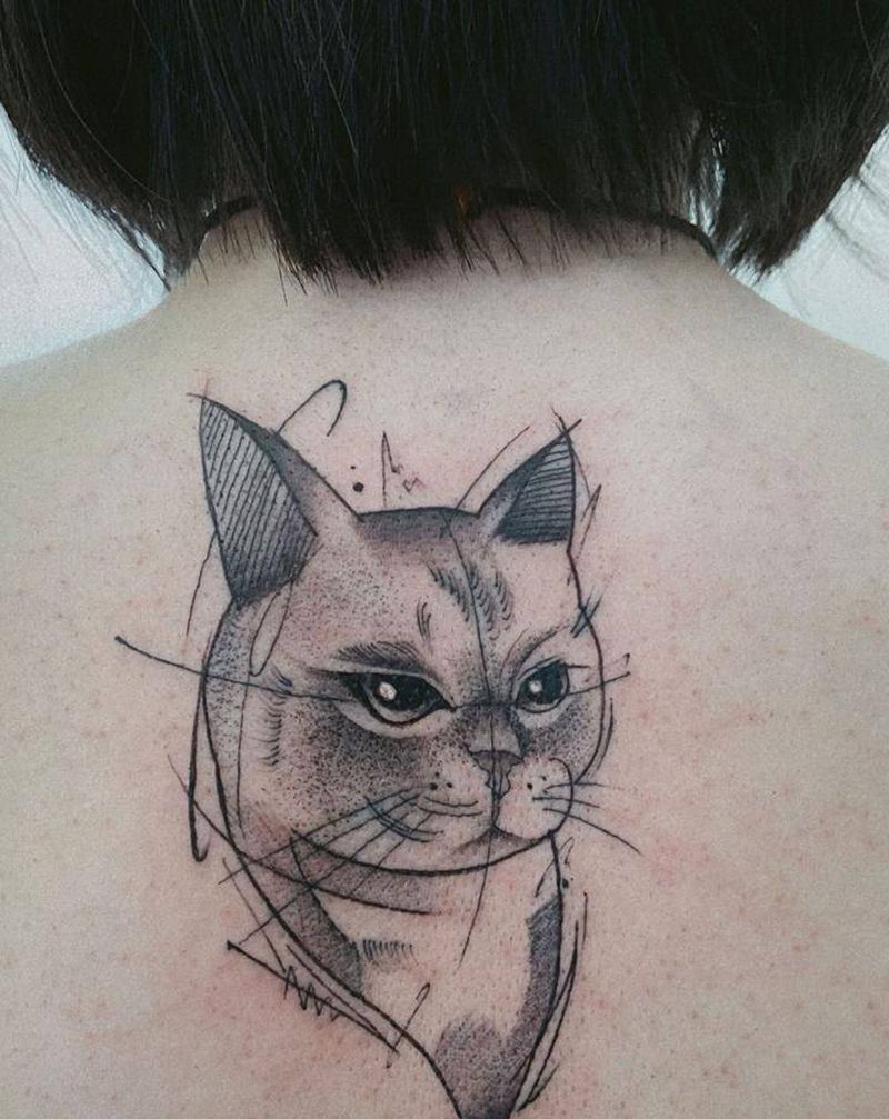 客人家的猫咪纹身图片_背部纹身图案