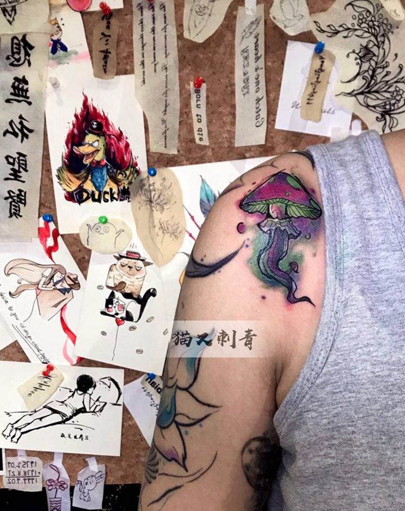 毒蘑菇纹身图片_肩部纹身图案