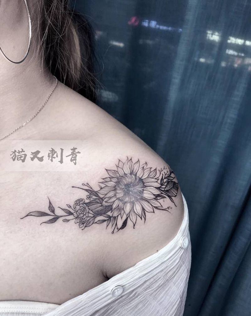 小素花纹身图片_肩部纹身图案
