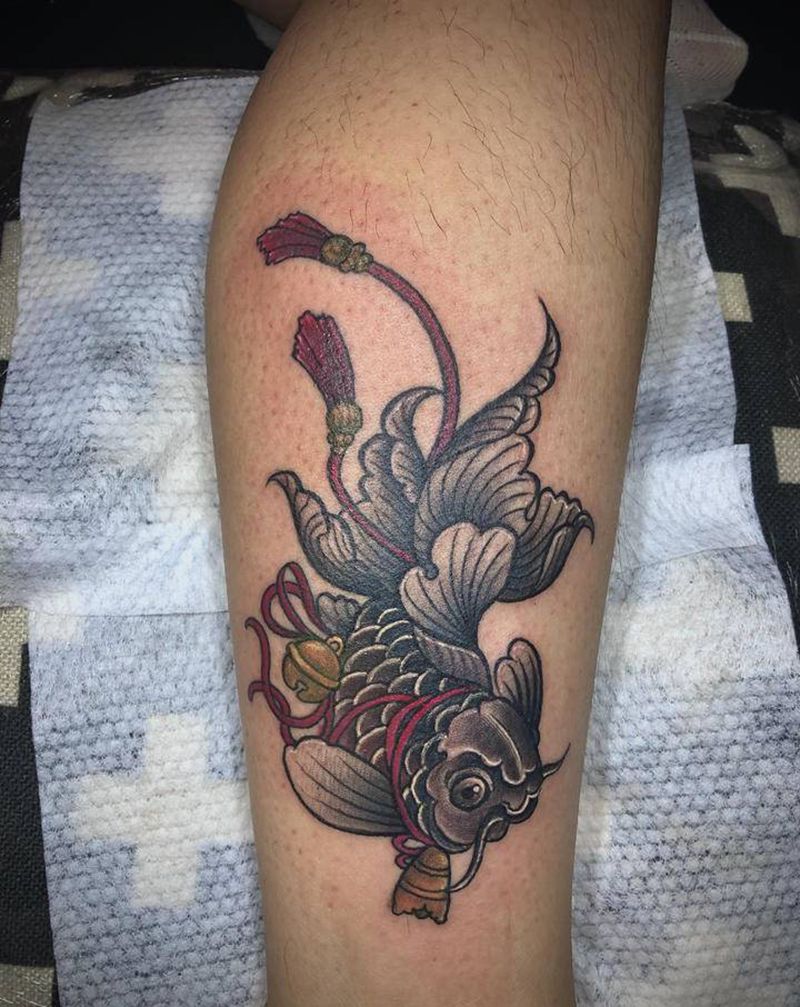 日式金鱼纹身图片_脚部腿部老传统纹身图案