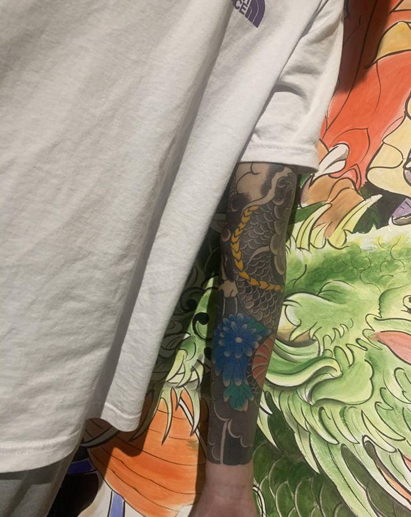 老传统，上了点彩色纹身图片_老传统纹身图案