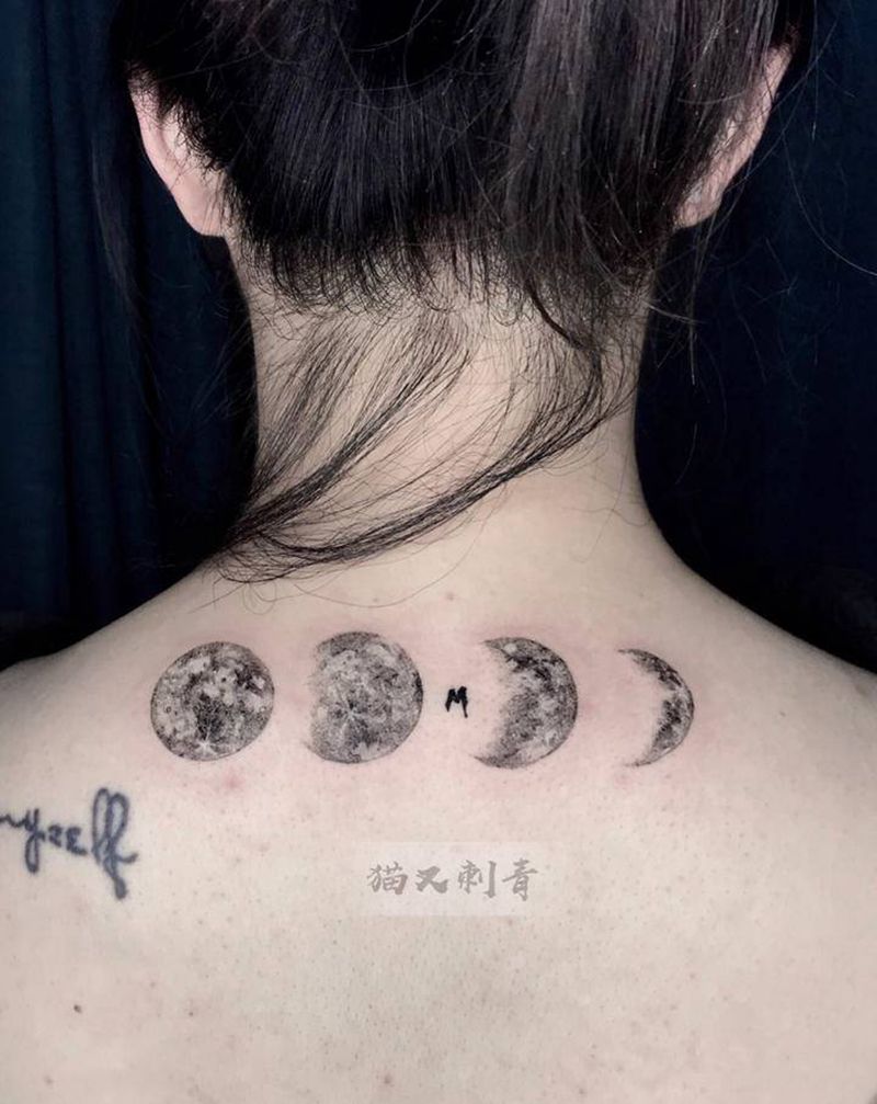 月纹身图片_背部点刺纹身图案